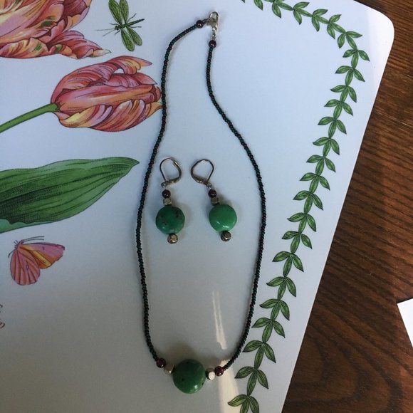 Green Turquoise and Bead Necklace and Earring Set - Never Worn - Picture 4 of 8